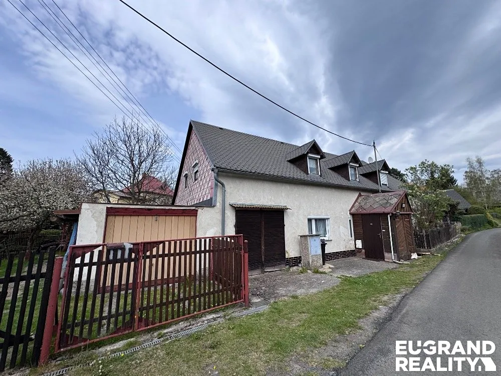 Prodej rodinného domu 180 m², pozemek 988 m²